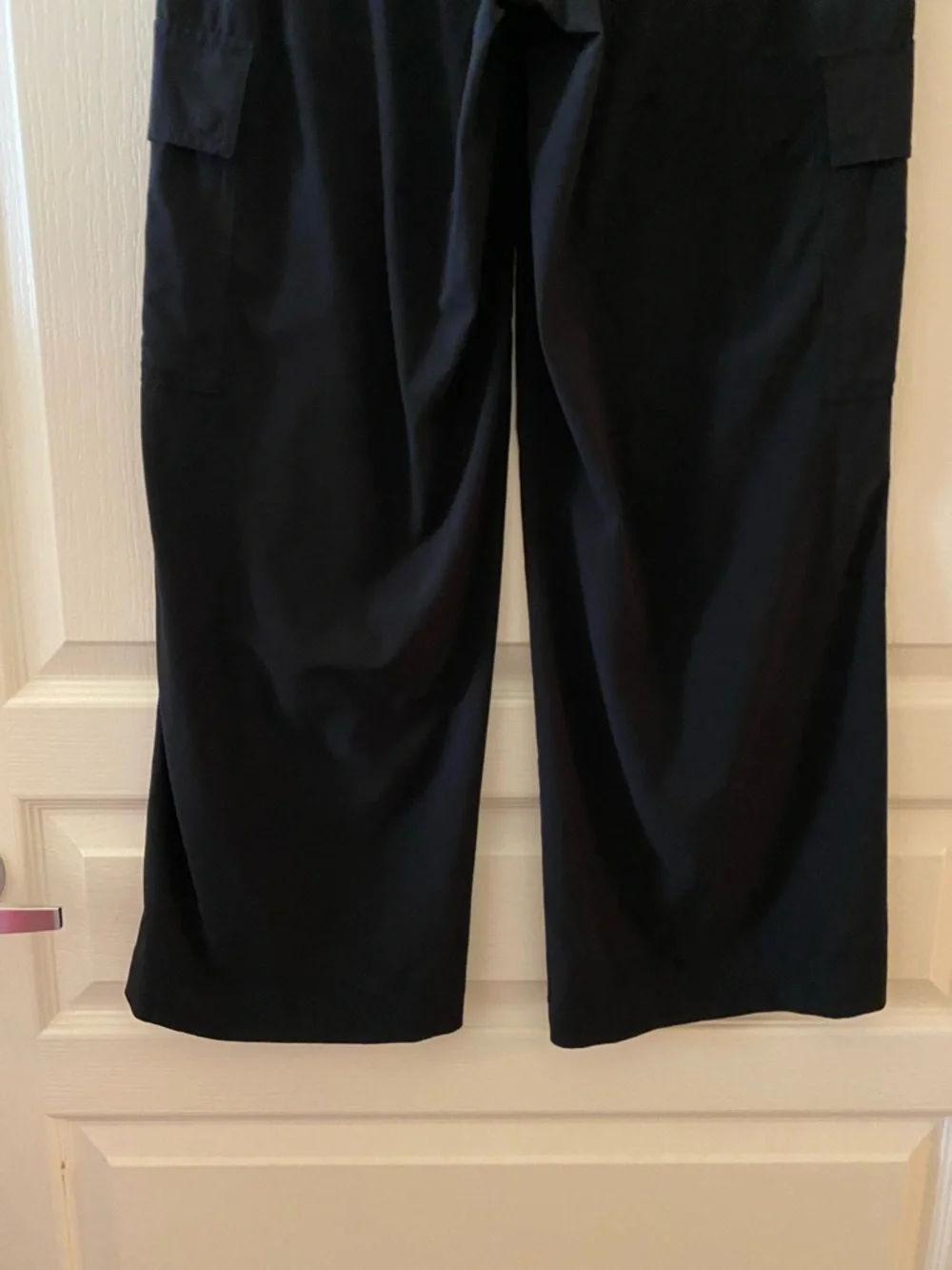 ATHLETA Brooklyn Heights High Rise Cargo Pant Wide Legs in Black - 0 Petite - Picture 9 of 12